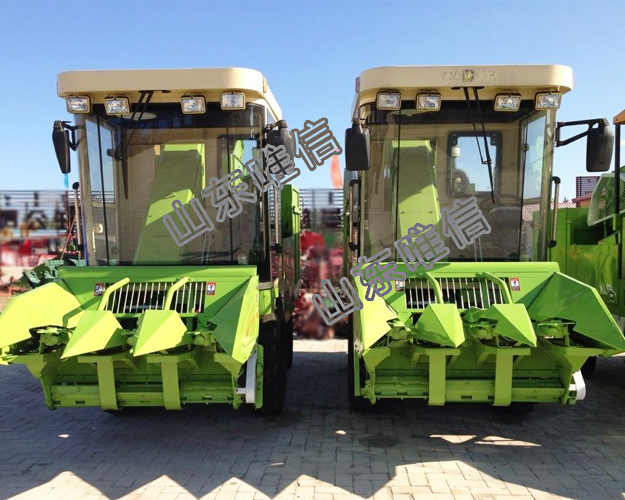 4 Row Corn Self-Walking Harvesting Machine