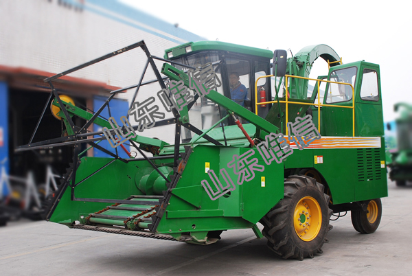 Wheat Harvester With Double Threshing Rollers