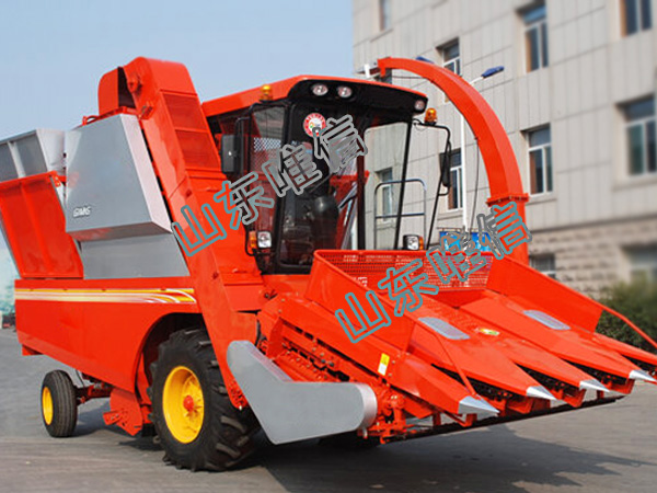 Green Yellow Silage Harvest Machine