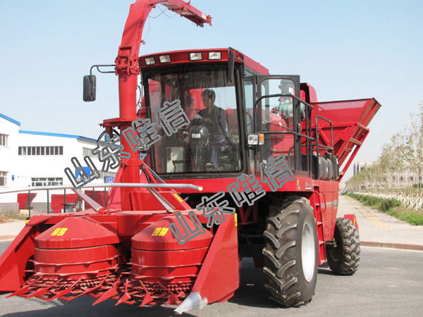 Green Yellow Silage Harvest Machine