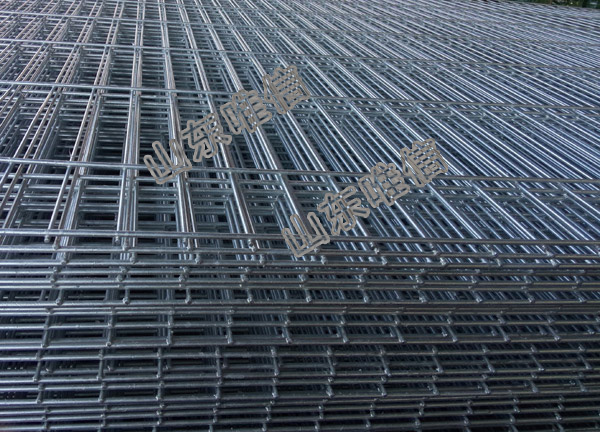 Hot Dipped Galvanized Welded Wire Mesh 2x4 Panels For Greenhouse Bed Nets