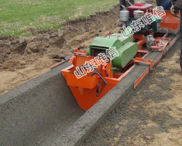 Concrete Channel Lining Machine