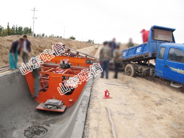 Concrete Channel Lining Machine 