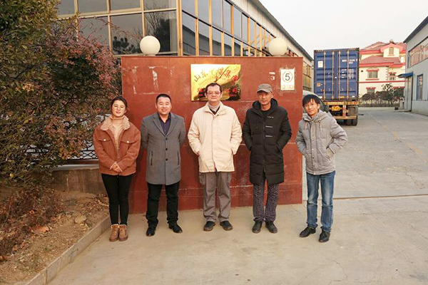 Malaysian Merchant Visit Shandong Weixin for Garden Crawler Dumper