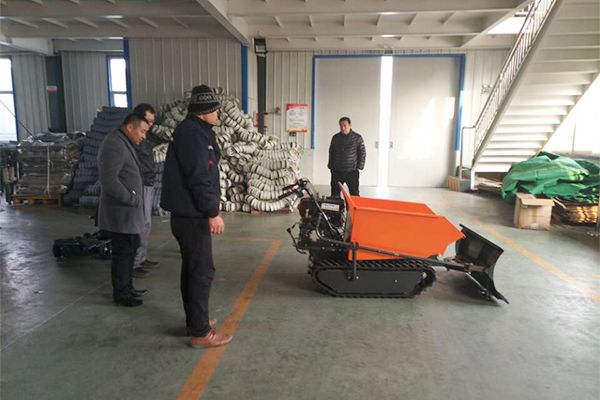 Malaysian Merchant Visit Shandong Weixin for Garden Crawler Dumper