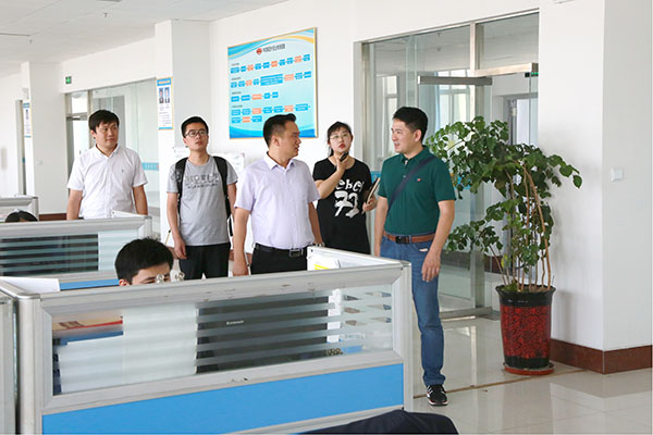 Warmly Welcome China National Heavy Duty Truck Group Leaders To Visit Shandong Weixin