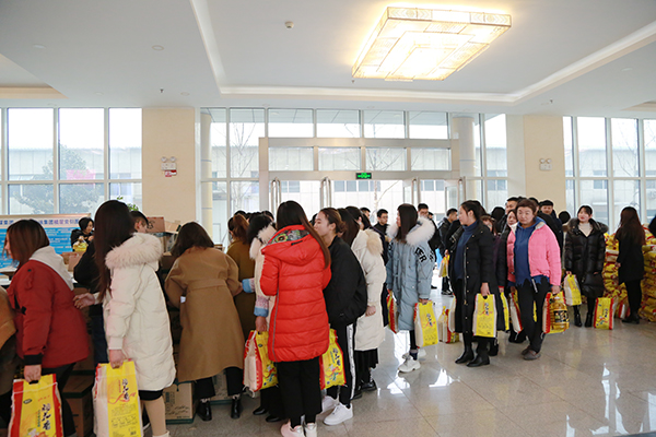 Shandong Weixin Distribute Spring Festival Welfare For The Employees