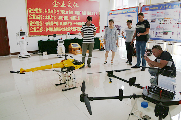 Warmly Welcome Ukrainian Merchants To Visit Shandong Weixin For Purchase Agriculture Drone