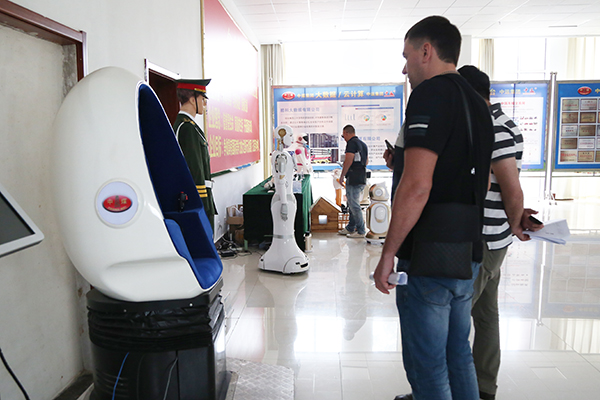 Warmly Welcome Ukrainian Merchants To Visit Shandong Weixin For Purchase Agriculture Drone