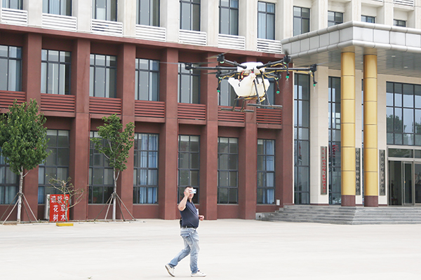 Warmly Welcome Ukrainian Merchants To Visit Shandong Weixin For Purchase Agriculture Drone