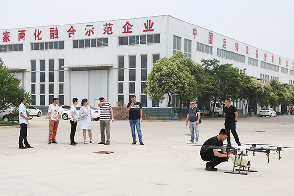 Warmly Welcome Ukrainian Merchants To Visit Shandong Weixin For Purchase Agriculture Drone