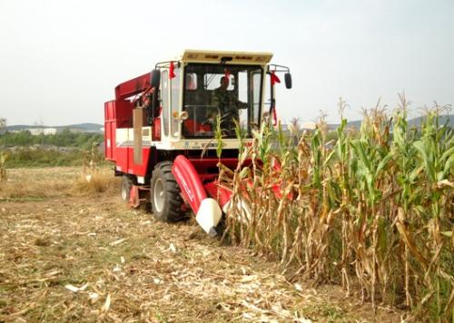 Daily Maintenance Of Farm Corn Combine Harvester Daily Maintenance Of Farm Corn Combine Harvester