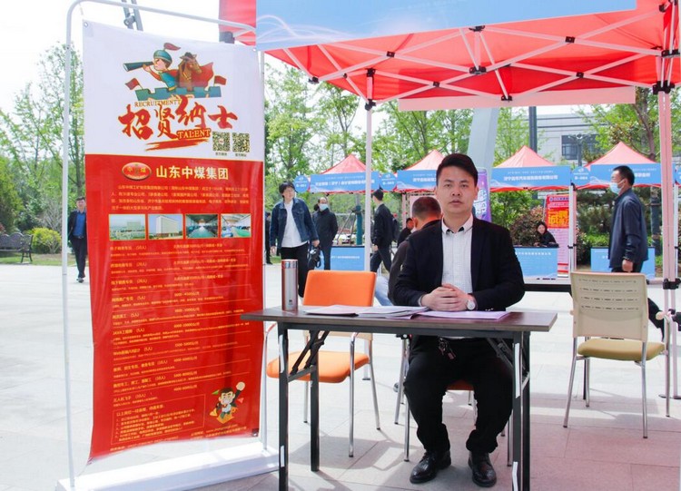 Shandong Weixin Group Participate In A Large-Scale Recruitment Fair For Veterans Of Jining City'S 2021 