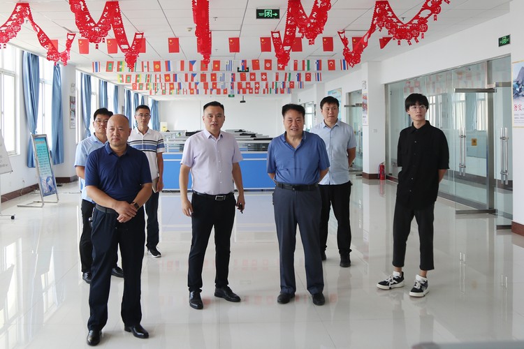 Warmly Welcome The Jining City Educators Association Leaders To Visit Shandong Weixin