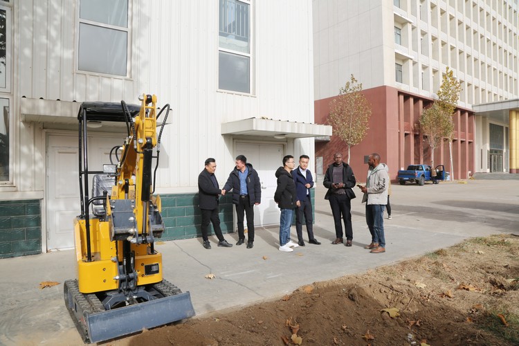 Traveling Far Striving For Quality! Senegalese Businessmen Visit China Coal Group To Purchase Construction Machinery